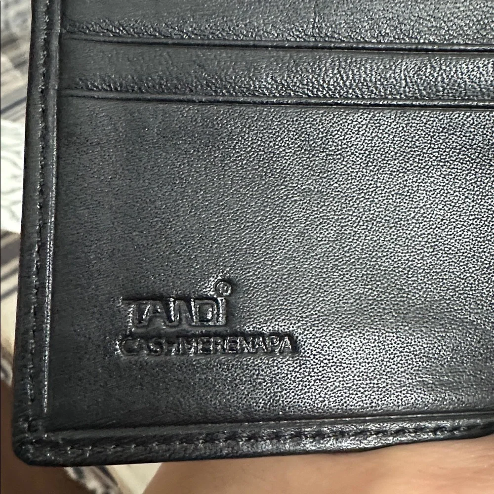 Classic Black Leather Men’s Card Wallet